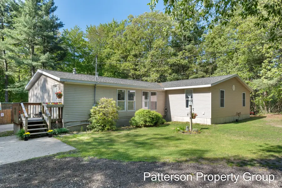 8229 E Apple Avenue, Ravenna, MI 49451 - #3
