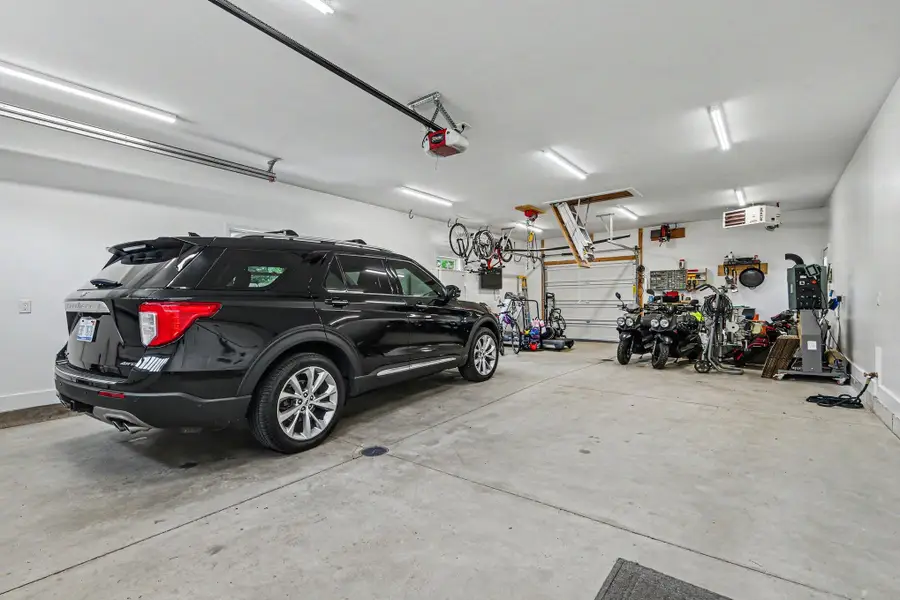 3300 30th Street Sw, Grandville, MI 49418 - #3