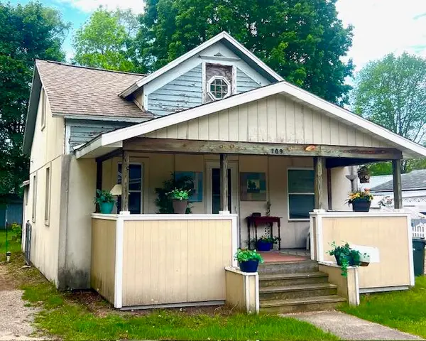 709 Oak Avenue, Muskegon, MI 49442