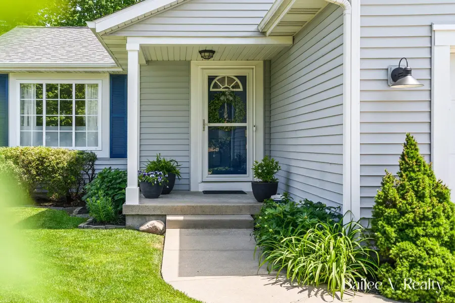 1660 Simmons Avenue Ne, Grand Rapids, MI 49505 - #2