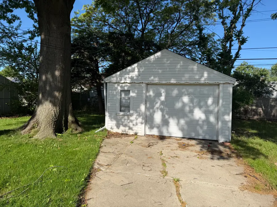 22415 Wilmot Avenue, Eastpointe, MI 48021 - #2