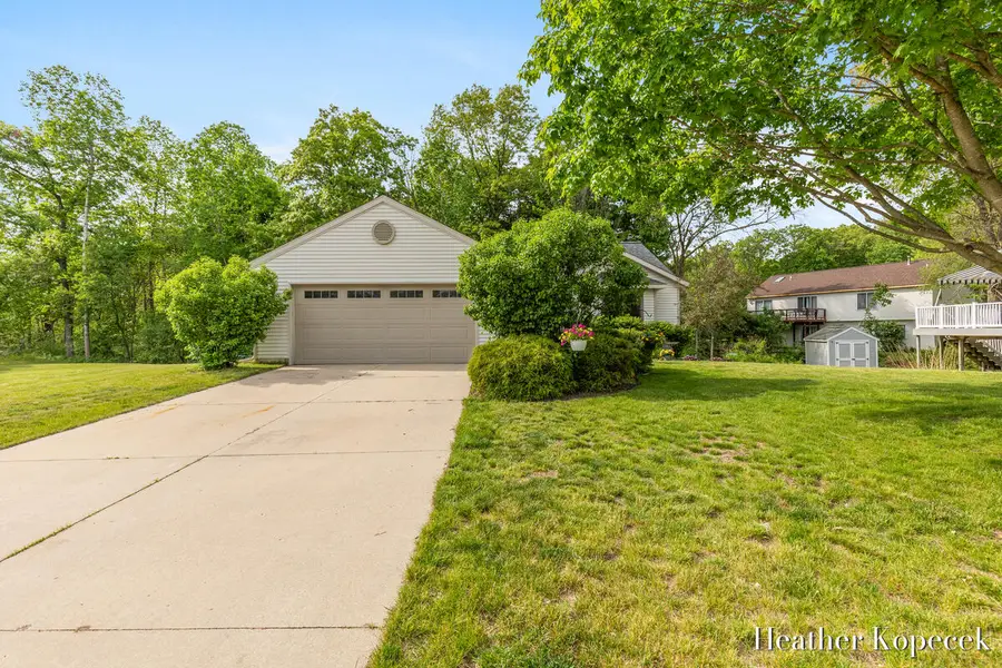 1663 Barnsley Court Se, Lowell, MI 49331 - #2
