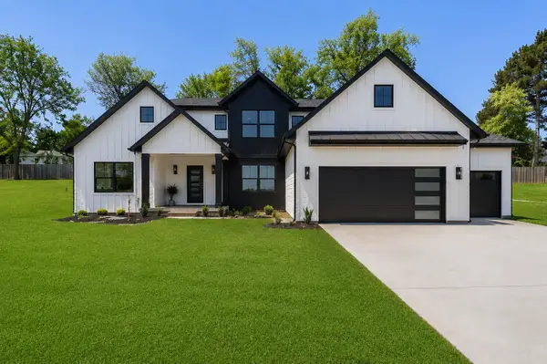 383 Rogue River View Drive Ne, Rockford, MI 49341