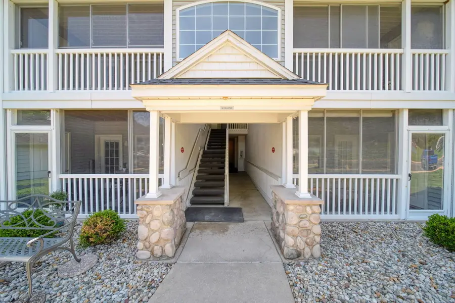 822 W Barrington Circle, Jackson, MI 49203 - #3