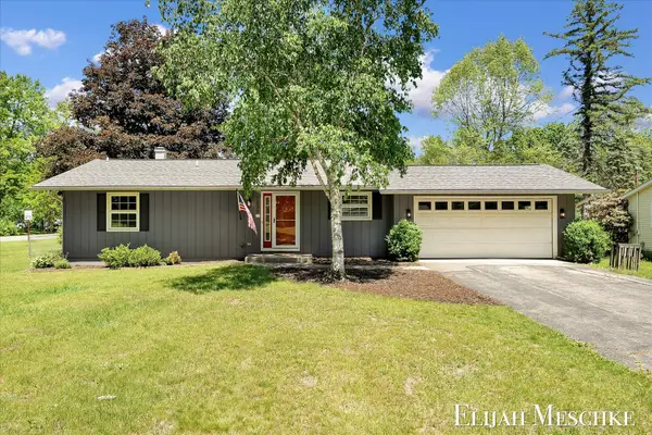 1239 103rd Avenue, Plainwell, MI 49080