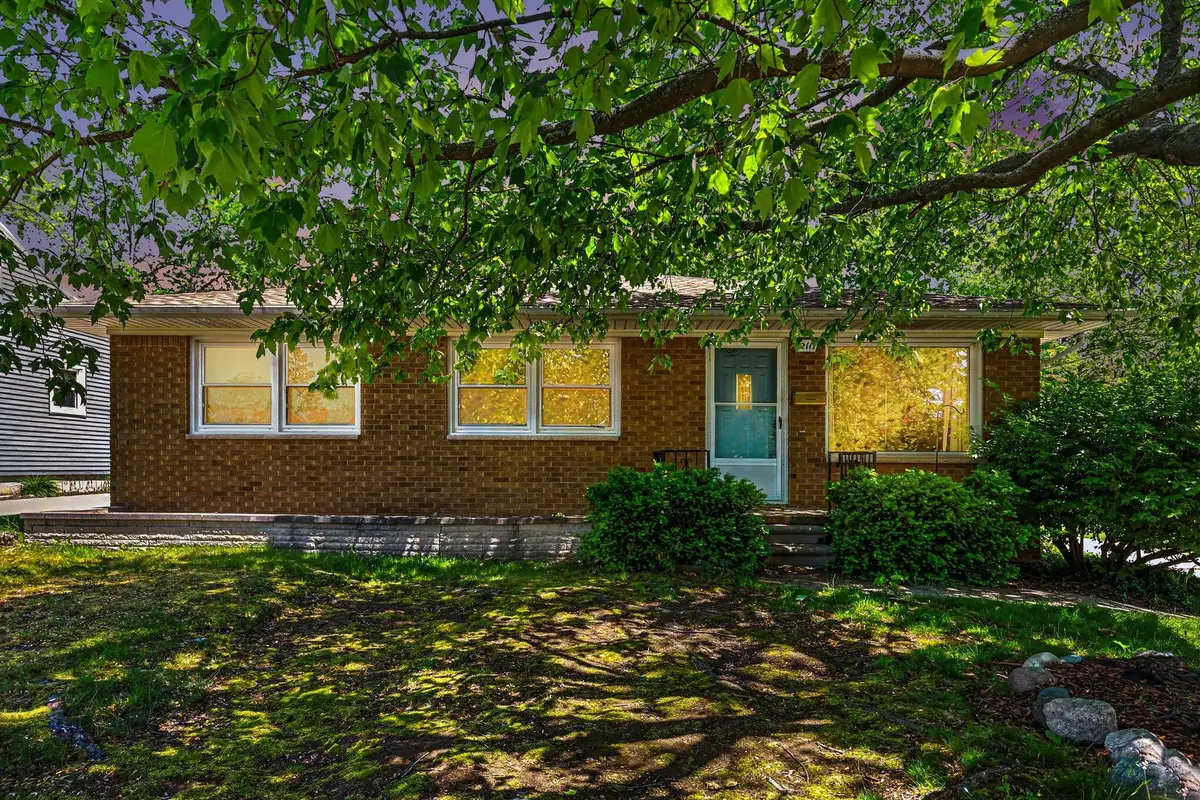 2117 Edwin Place, Lansing, MI 48911 - #1