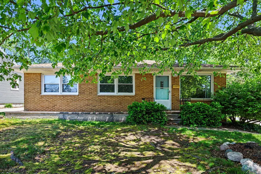 2117 Edwin Place, Lansing, MI 48911 - #2