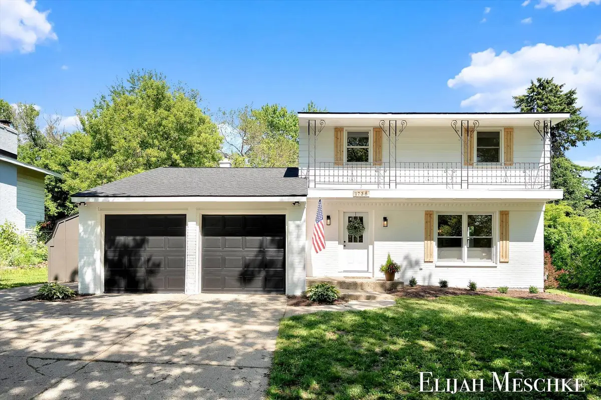1738 Auburn Avenue Ne, Grand Rapids, MI 49505 - #1