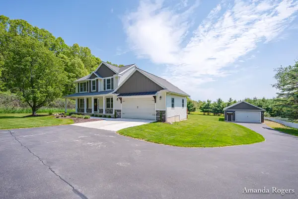 1072 Cumberland Avenue Se, Lowell, MI 49331
