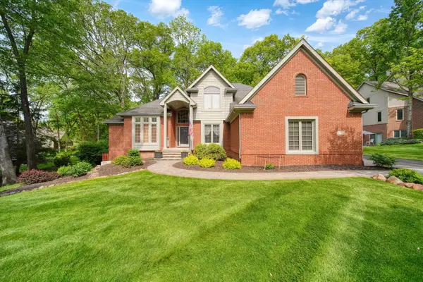 8352 Alta Vista Drive, Pinckney, MI 48169