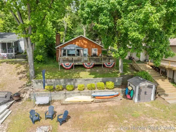 11415 Oak Drive, Delton, MI 49046