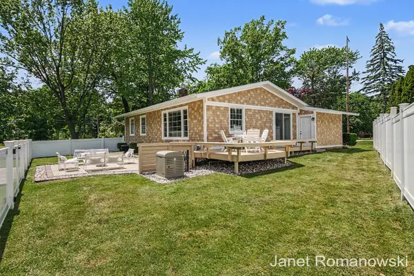324 Pioneer Club Road Se, Grand Rapids, MI 49506