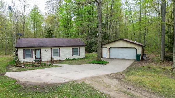 2081 Deer Lake Road, Harrison, MI 48625