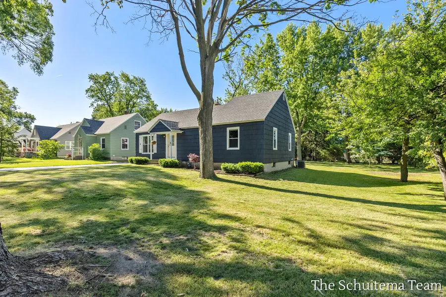 640 E 11th Street, Holland, MI 49423 - #3