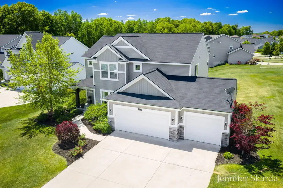 2930 E Morgan Trail Ne, Rockford, MI 49341 - #2