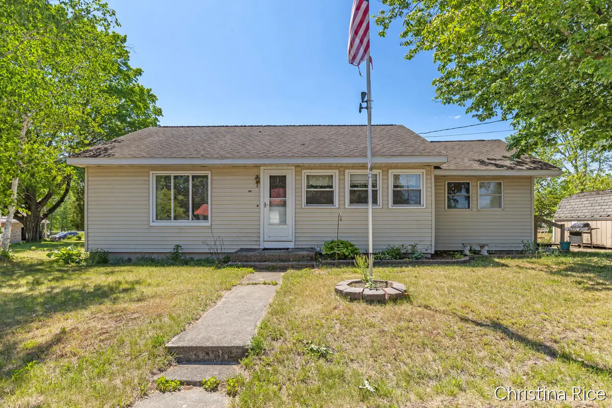 156 S Stearns Street, Barryton, MI 49305 - #1