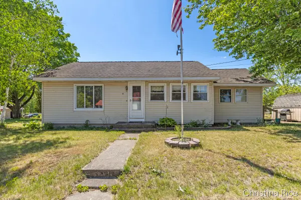156 S Stearns Street, Barryton, MI 49305