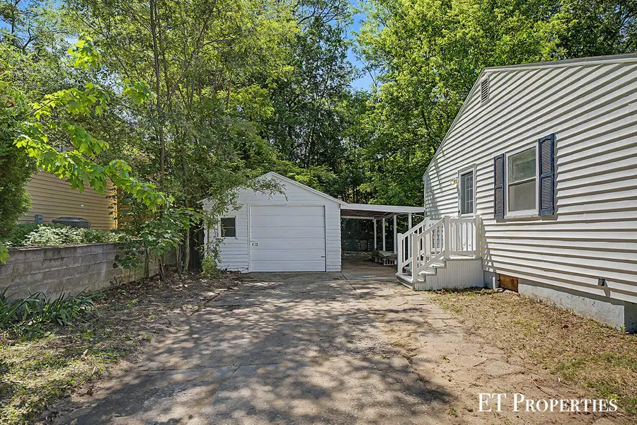 3739 Grape Avenue Ne, Grand Rapids, MI 49525 - #3