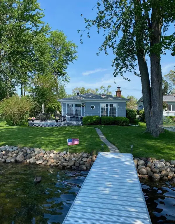 9547 Crestline Drive, Pinckney, MI 48169