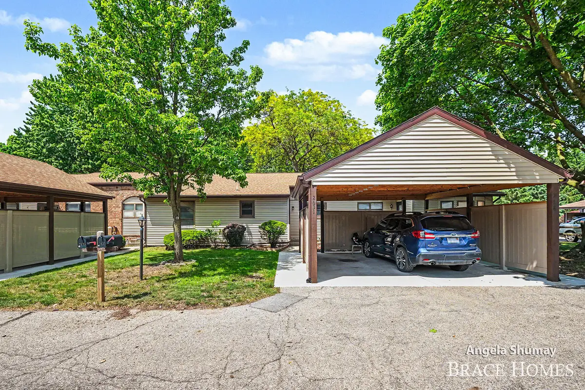 2631 Chatham Woods Drive Se, Grand Rapids, MI 49546 - #1