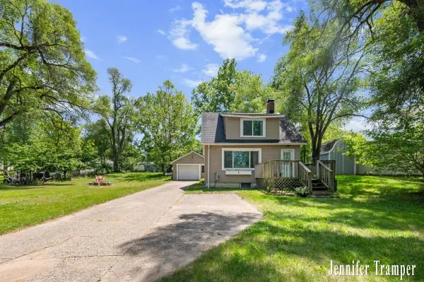 509 E Fairplains Street, Greenville, MI 48838