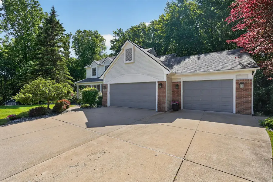 4022 Dun Rovin Court, Commerce Township, MI 48382 - #3