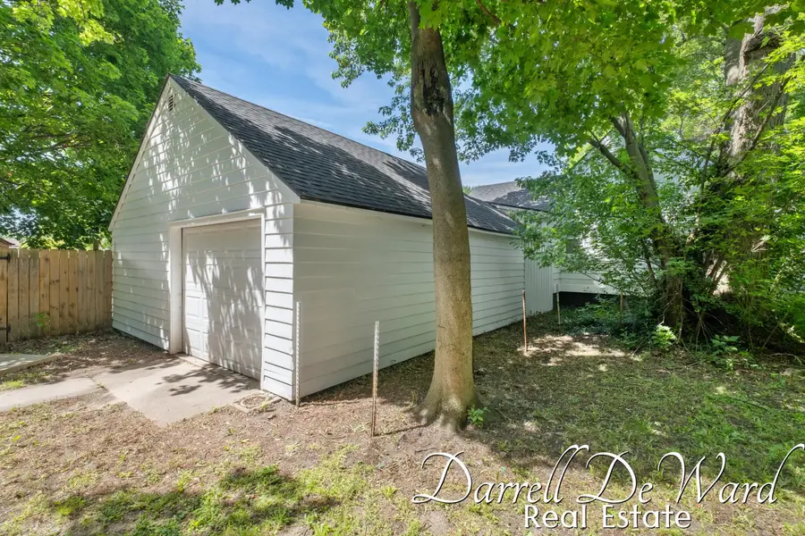 916 Lincoln Avenue Nw, Grand Rapids, MI 49504 - #2