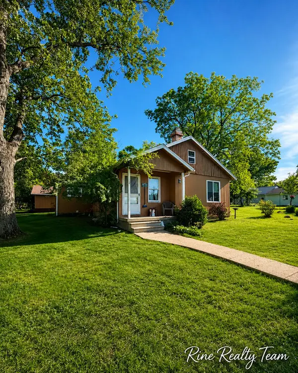18 E Montgomery Street, Hillsdale, MI 49242