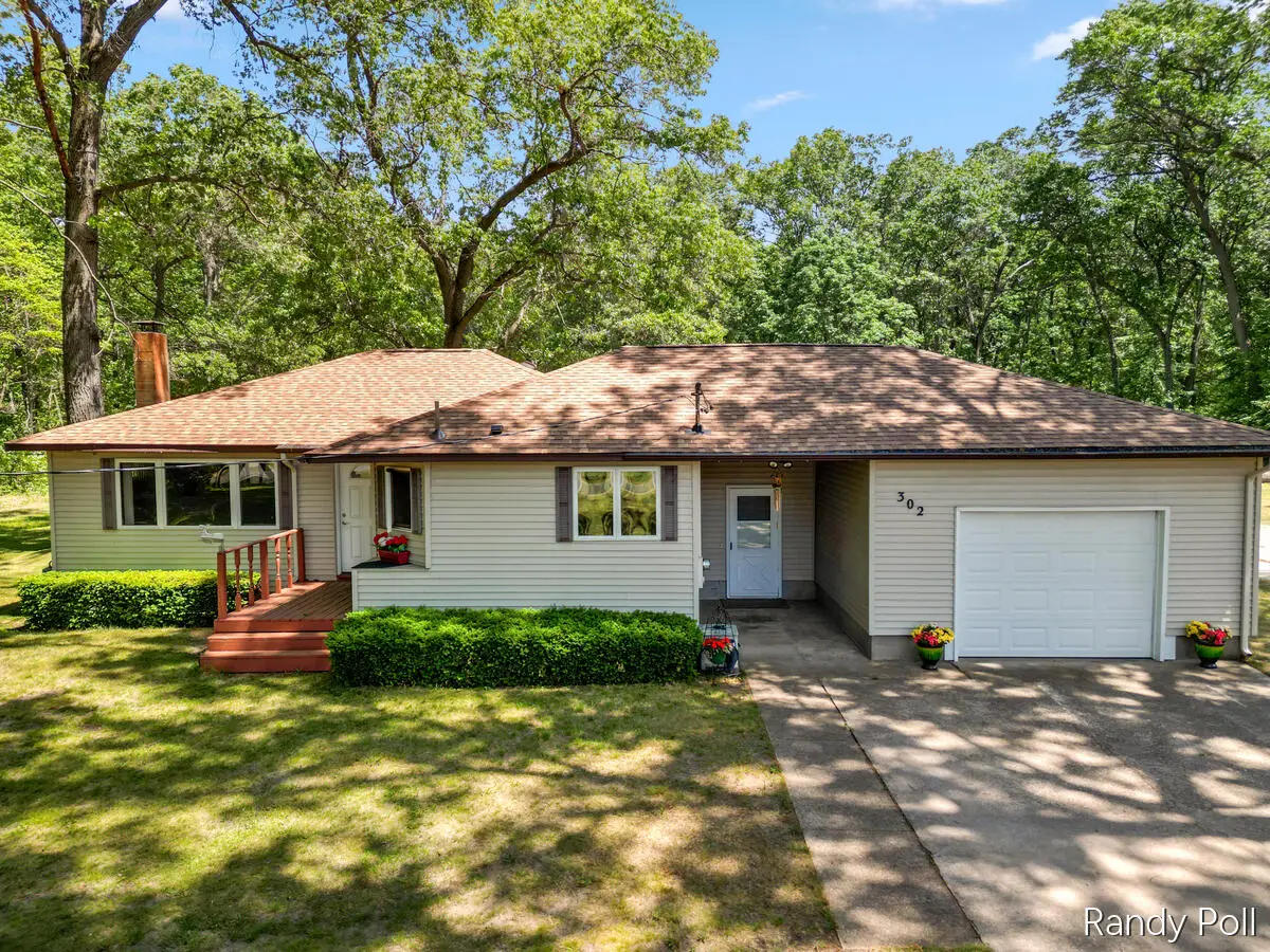 302 S Brooks Road S, Muskegon, MI 49442 - #1