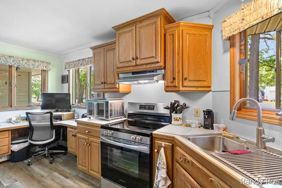 302 S Brooks Road S, Muskegon, MI 49442 - #3
