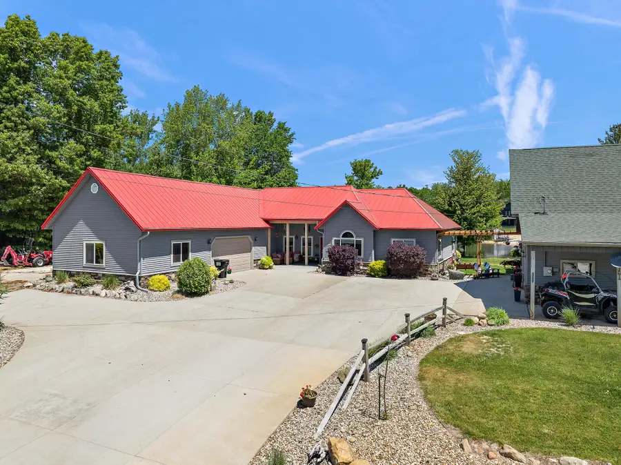 8662 W Edgewood Road, Mears, MI 49436 - #2