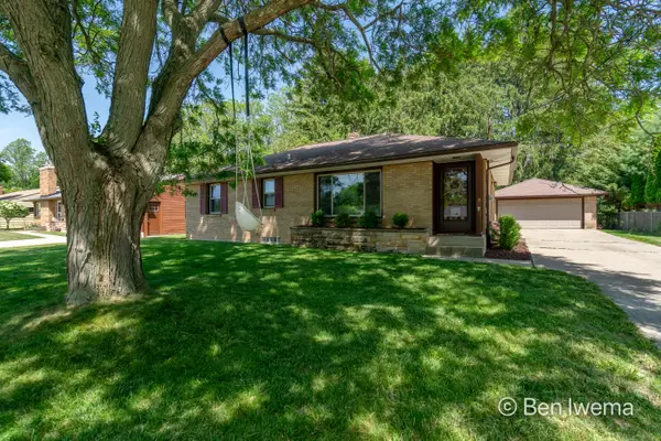 1010 Barber Terrace Nw, Grand Rapids, MI 49504