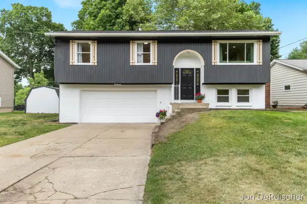 990 72nd Street Se, Grand Rapids, MI 49508