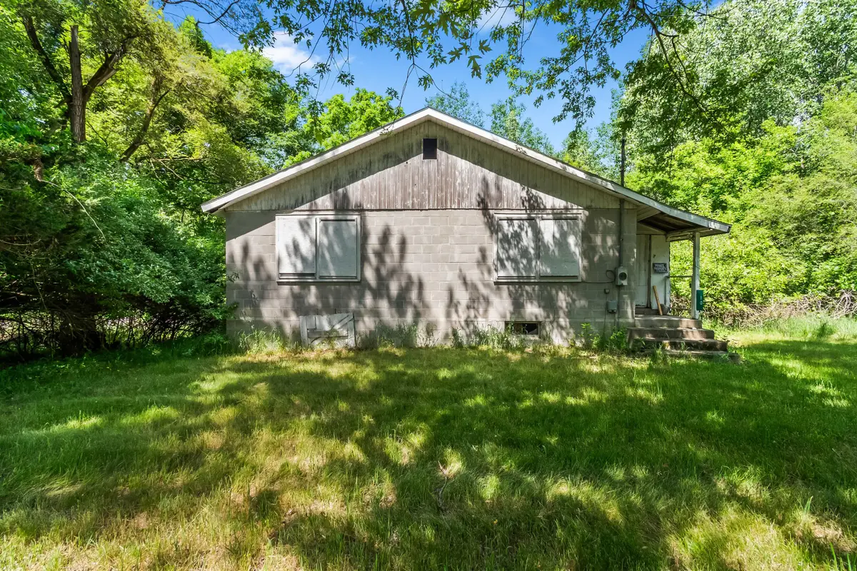 10 S Wolcott Street, Hillsdale, MI 49242 - #1