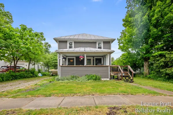 727 E Clinton Street, Hastings, MI 49058