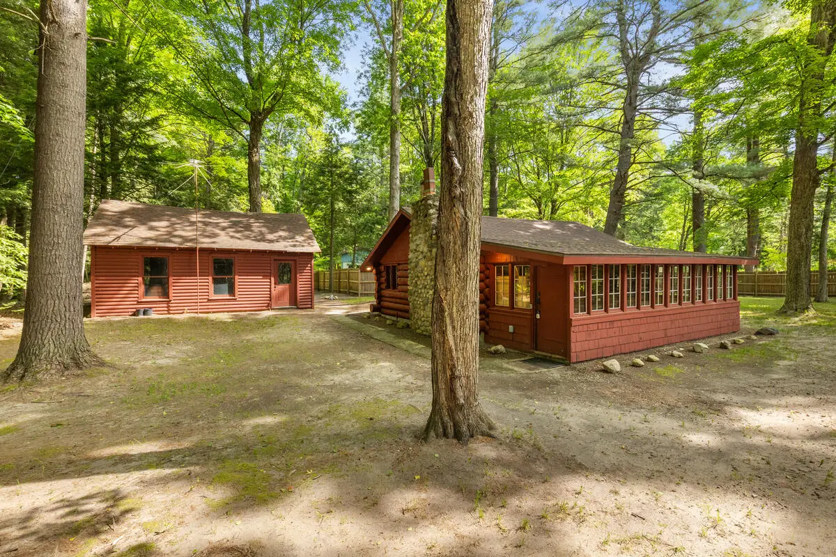1464 E Gardner Avenue, Newaygo, MI 49337 - #1