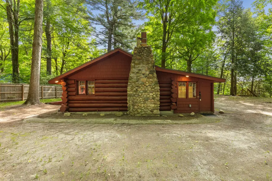 1464 E Gardner Avenue, Newaygo, MI 49337 - #2