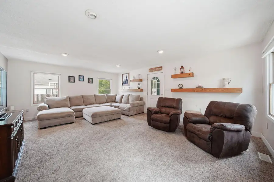 825 Gerald Avenue, Jackson, MI 49203 - #2