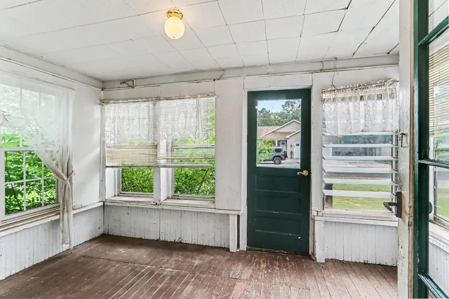 307 E State Street, Vicksburg, MI 49097 - #3