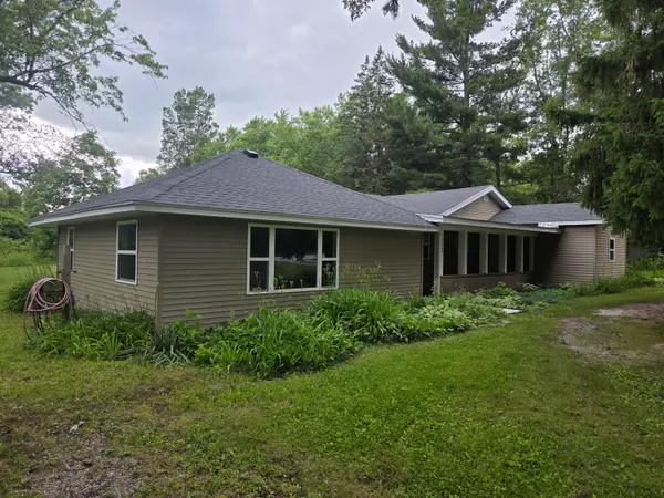 13799 8th Avenue, Marne, MI 49435