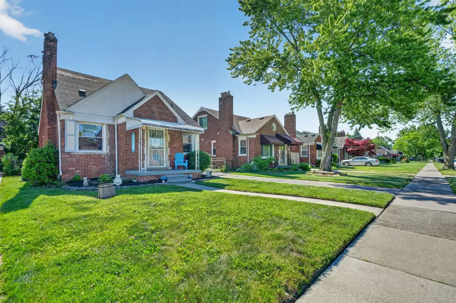 21500 Redmond Avenue, Eastpointe, MI 48021 - #2