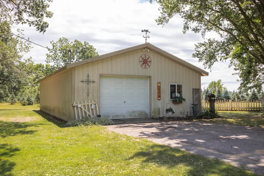 1550 E Y Avenue, Vicksburg, MI 49097 - #2