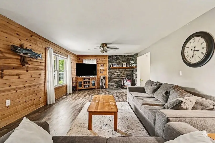 11332 Crestview Drive E, Cement City, MI 49233 - #3