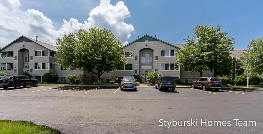 5877 Crosswinds Drive #31, Norton Shores, MI 49444 - #3