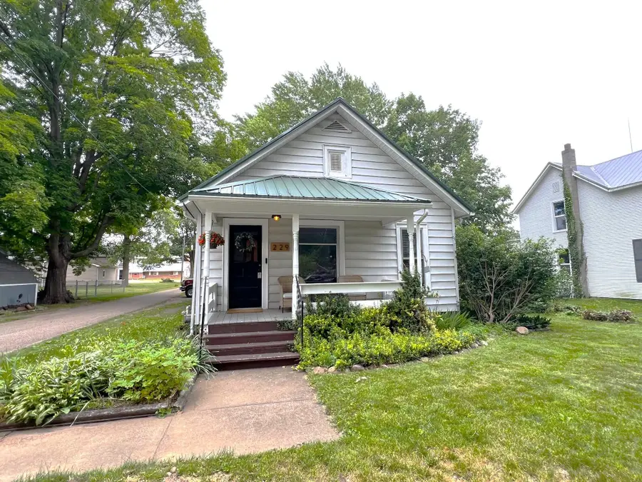 229 5th Street, Burr Oak, MI 49030 - #2