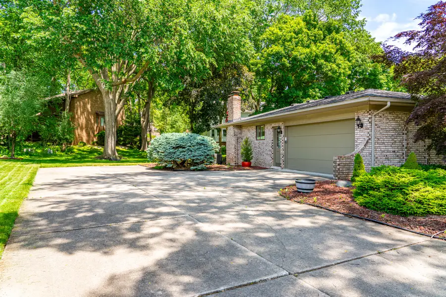 5097 Collington Drive, Troy, MI 48098 - #2