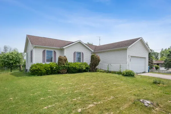 340 64th Avenue N, Coopersville, MI 49404