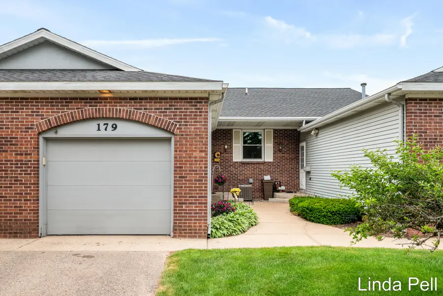179 Laurelwood Court Sw, Grand Rapids, MI 49548 - #2