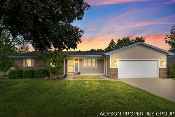 1630 Forest Hill Avenue Se, Kentwood, MI 49546