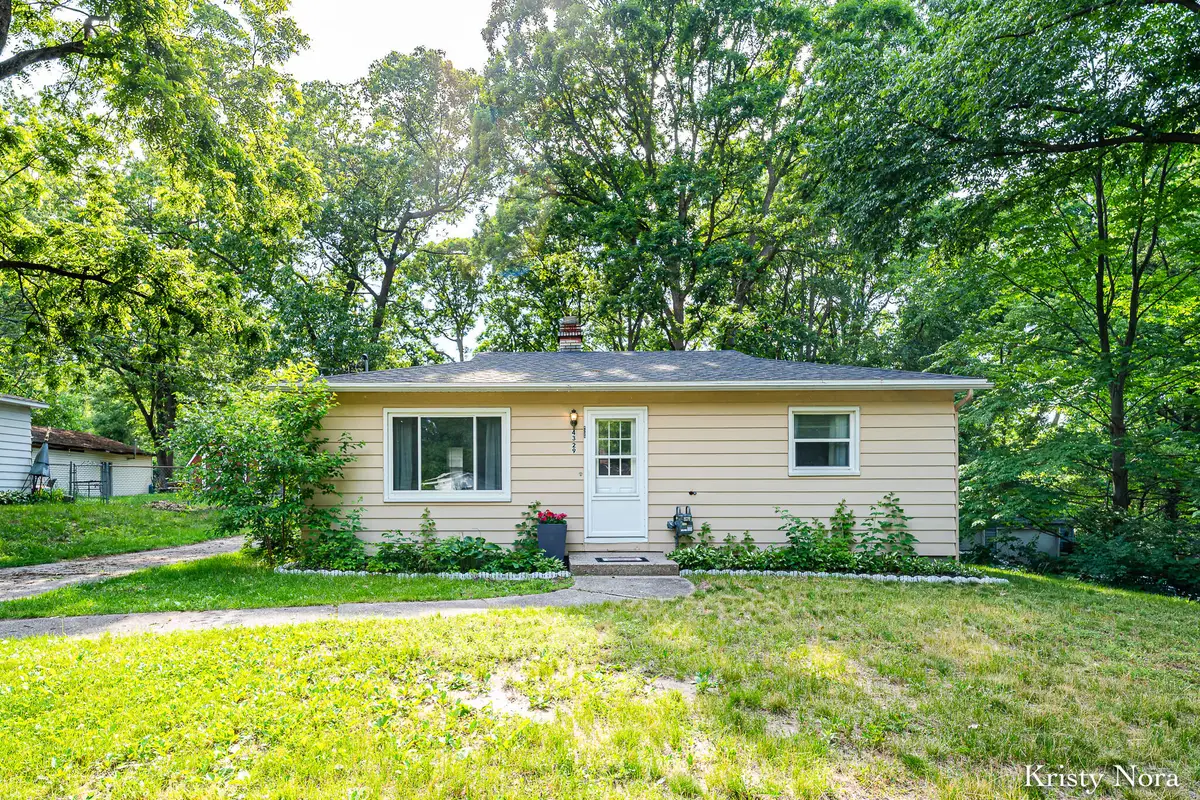 4329 Laura Street Nw, Comstock Park, MI 49321 - #1